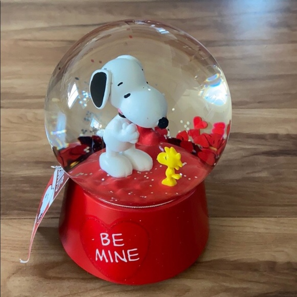 NWT Snoopy Be Mine Snow Globe